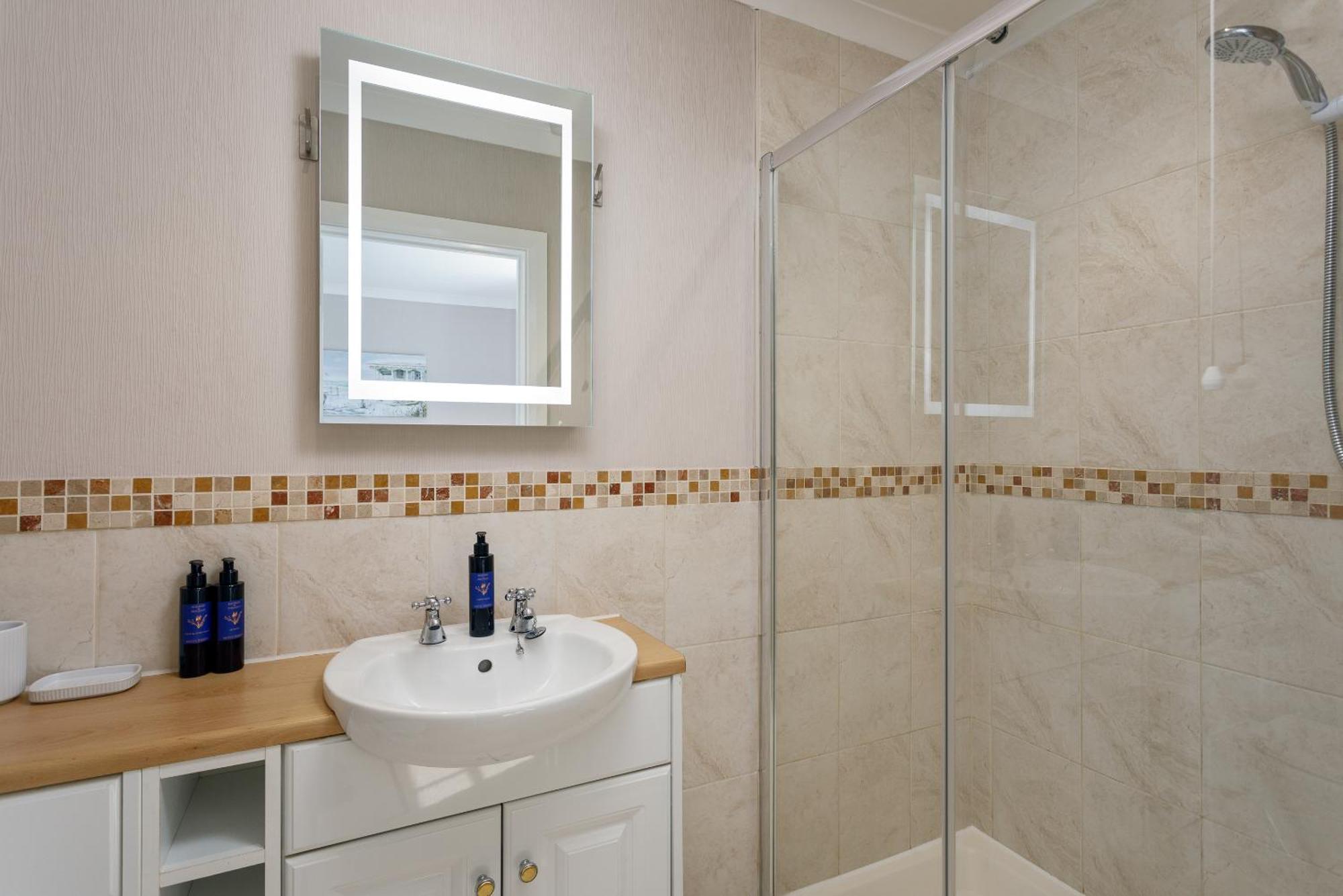 Bed and Breakfast Bucklawren Farm Лоо Номер фото